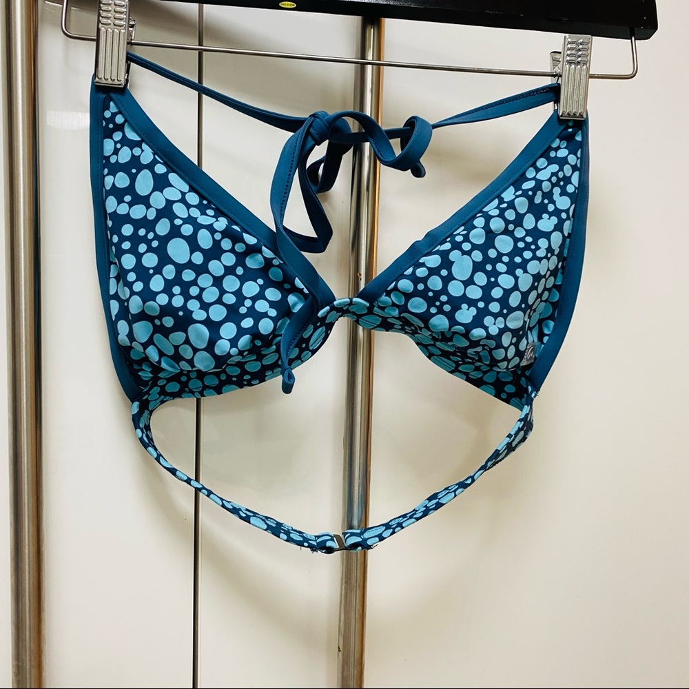 NWOT MELIKA bikini top light blue and navy blue Size Small